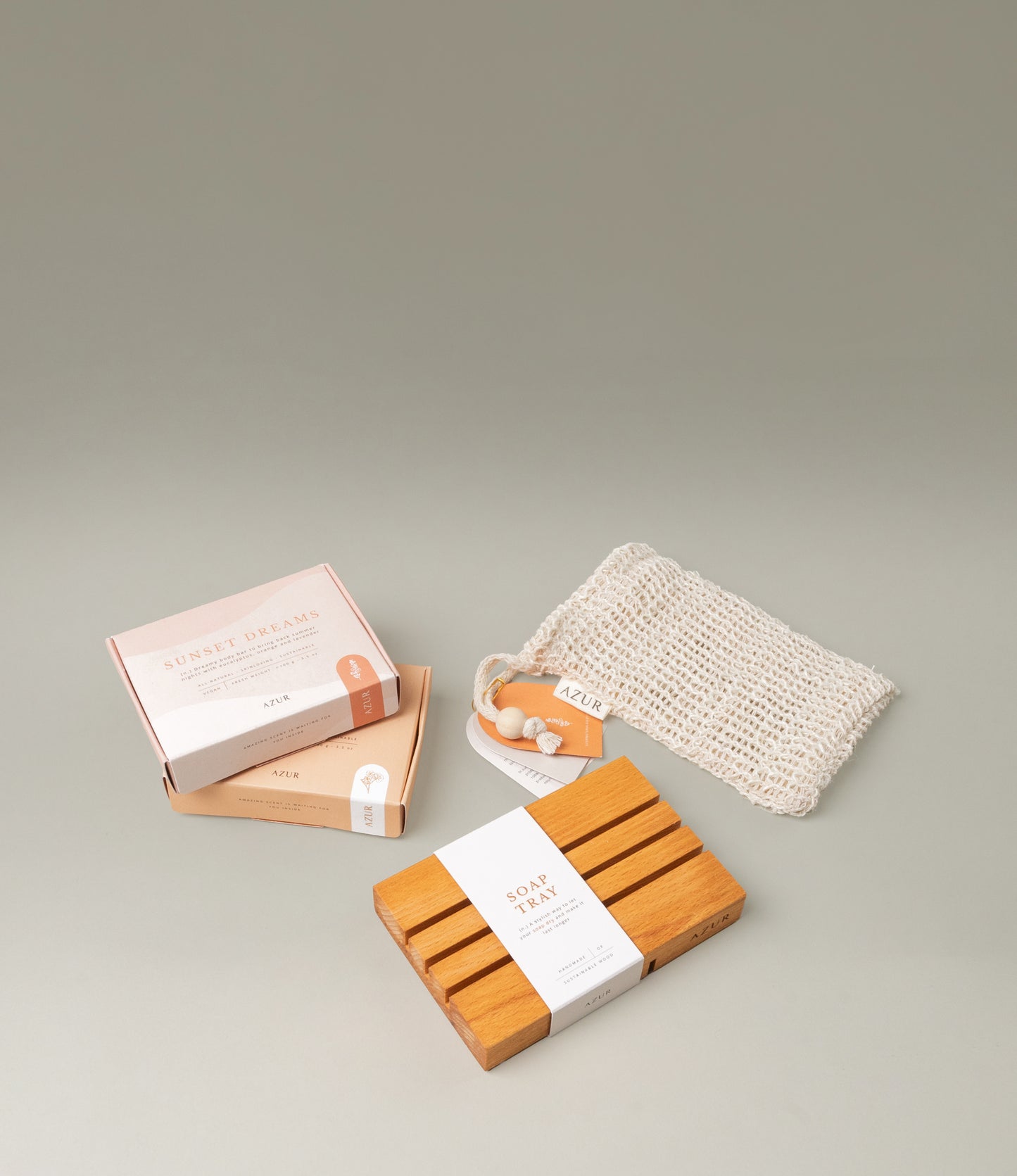 Giftbox from Azur Natural Body Care. The set contains the Wooden Soap Dish, the Sunset Dreams Natural Soap, The Wild Flowers Natural Soap and a Soap Bag. The products in general have an earthy tone and a natural feel.