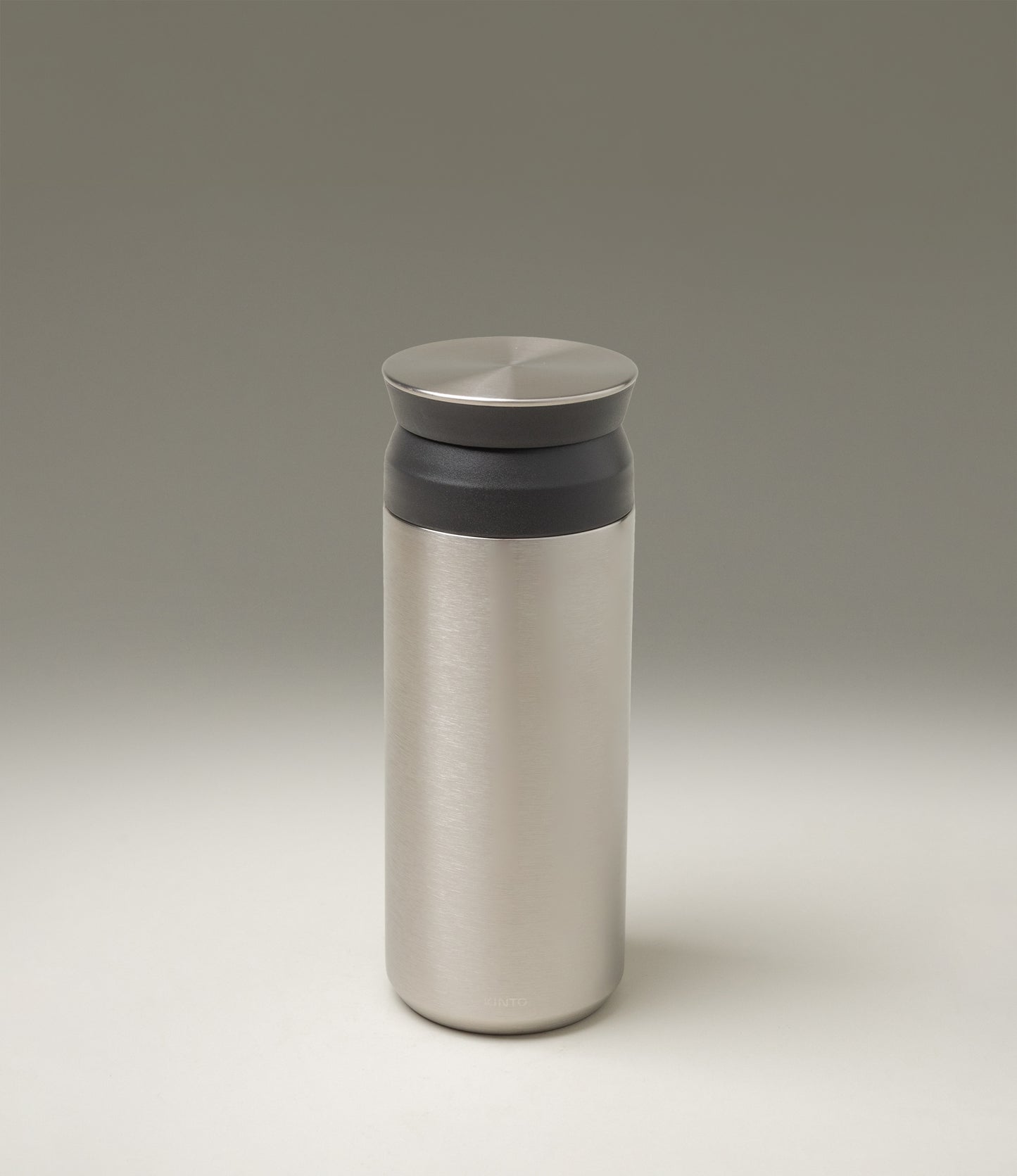 Travel Tumbler is the perfect bottle for any road trip or hiking. The item holds the temperature of your beverage and it is leak proof. The geometric shape comes in the brutalist stainless steel color. The capacity of the bottle is 500ml.
