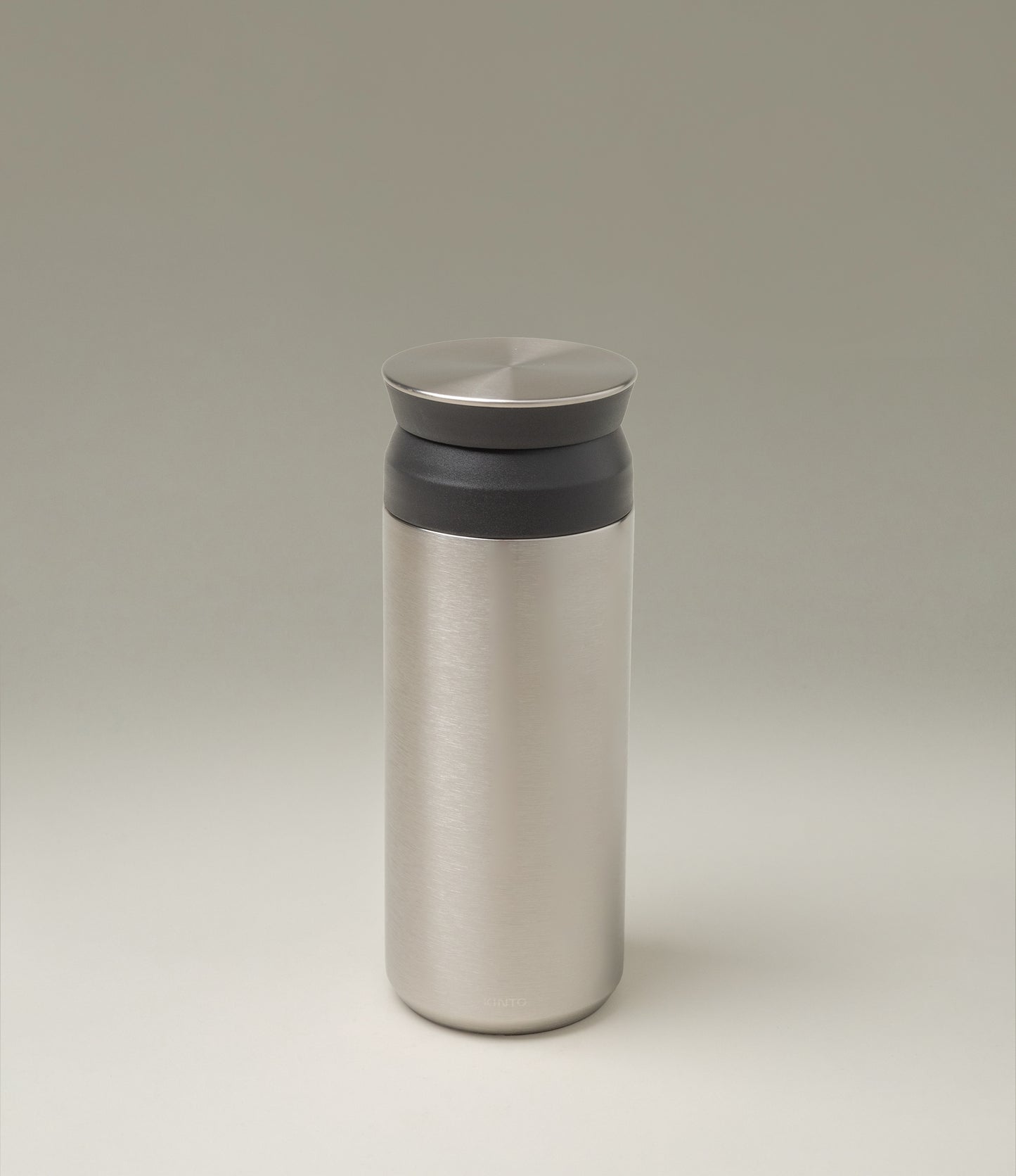 Travel Tumbler is the perfect bottle for any road trip or hiking. The item holds the temperature of your beverage and it is leak proof. The geometric shape comes in the brutalist stainless steel color. The capacity of the bottle is 500ml.